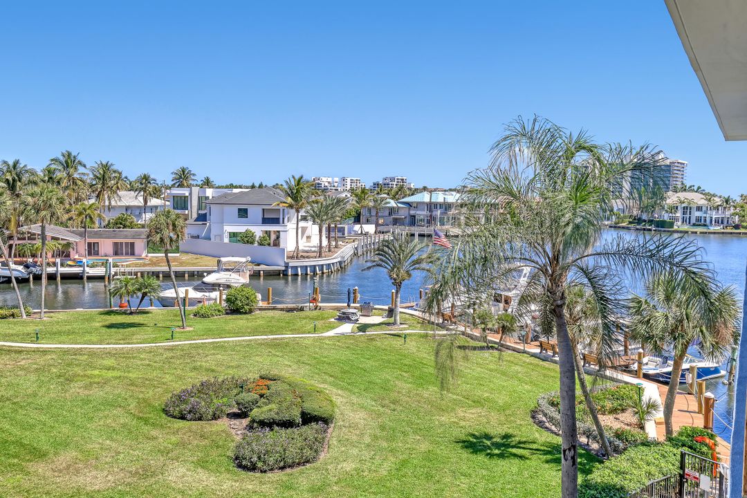 For Sale: $305,000 (2 beds, 2 baths, 1000 Square Feet)