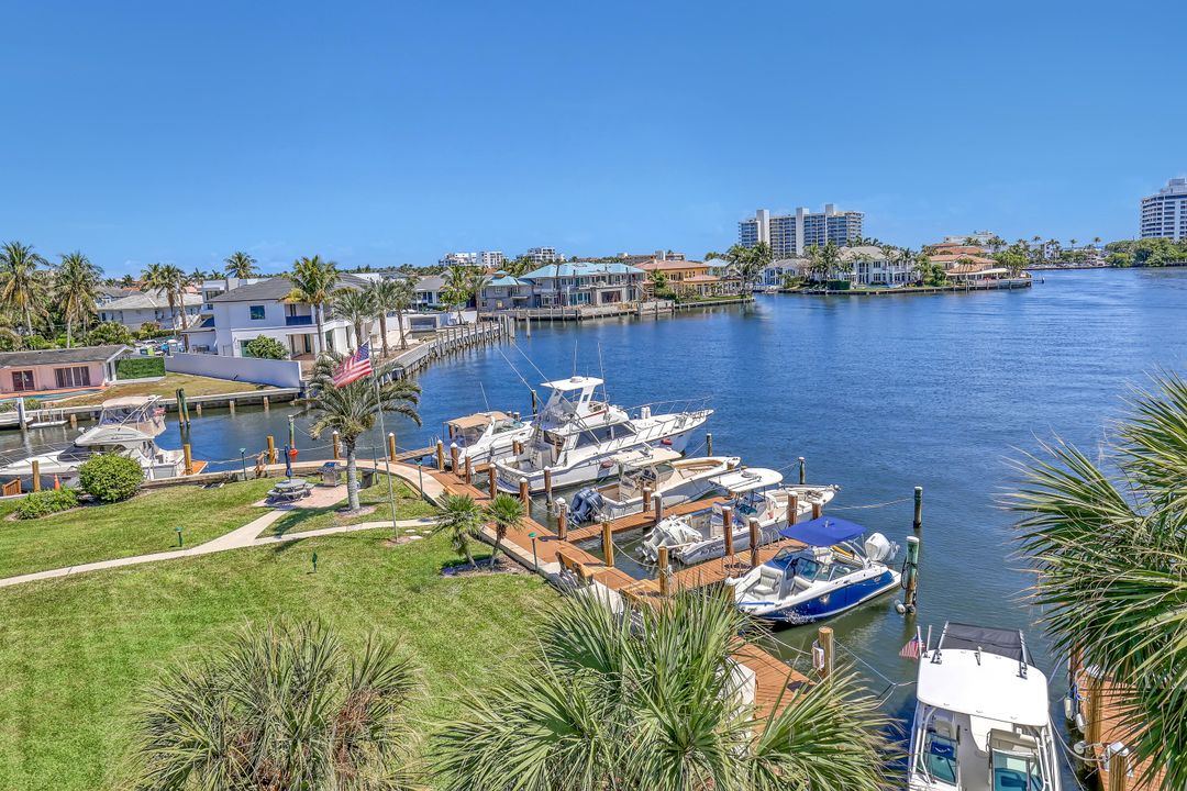 For Sale: $305,000 (2 beds, 2 baths, 1000 Square Feet)