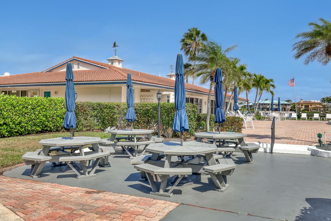 For Sale: $305,000 (2 beds, 2 baths, 1000 Square Feet)