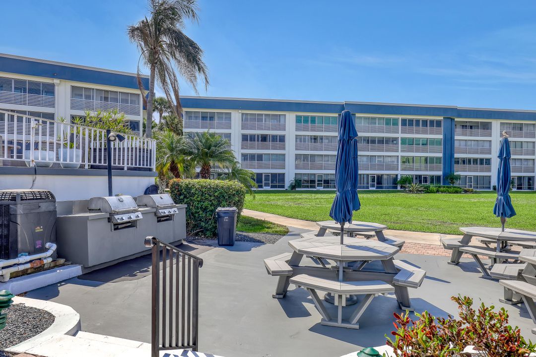 For Sale: $305,000 (2 beds, 2 baths, 1000 Square Feet)