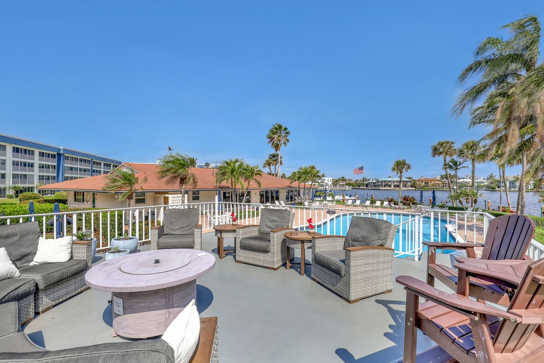 For Sale: $305,000 (2 beds, 2 baths, 1000 Square Feet)