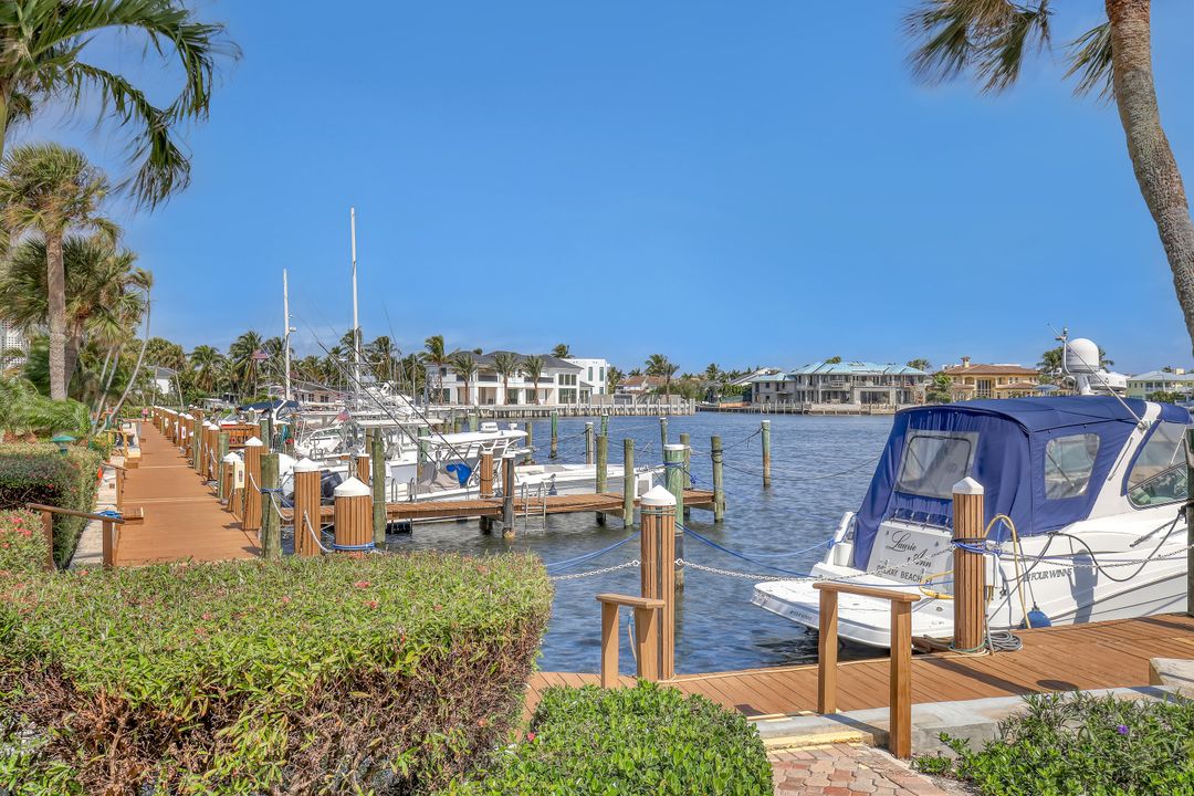 For Sale: $305,000 (2 beds, 2 baths, 1000 Square Feet)