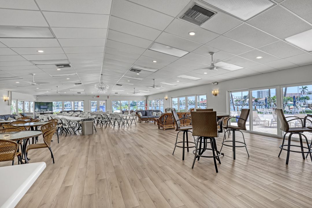 For Sale: $305,000 (2 beds, 2 baths, 1000 Square Feet)