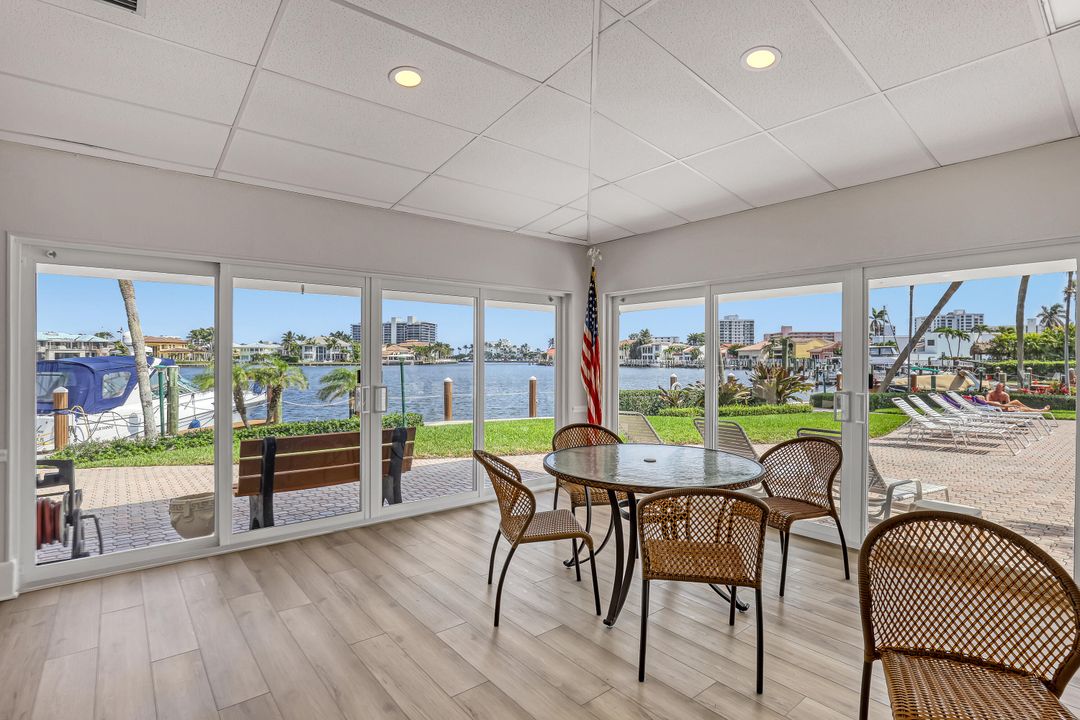 For Sale: $305,000 (2 beds, 2 baths, 1000 Square Feet)