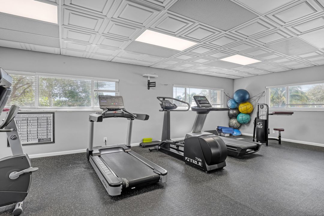 For Sale: $305,000 (2 beds, 2 baths, 1000 Square Feet)