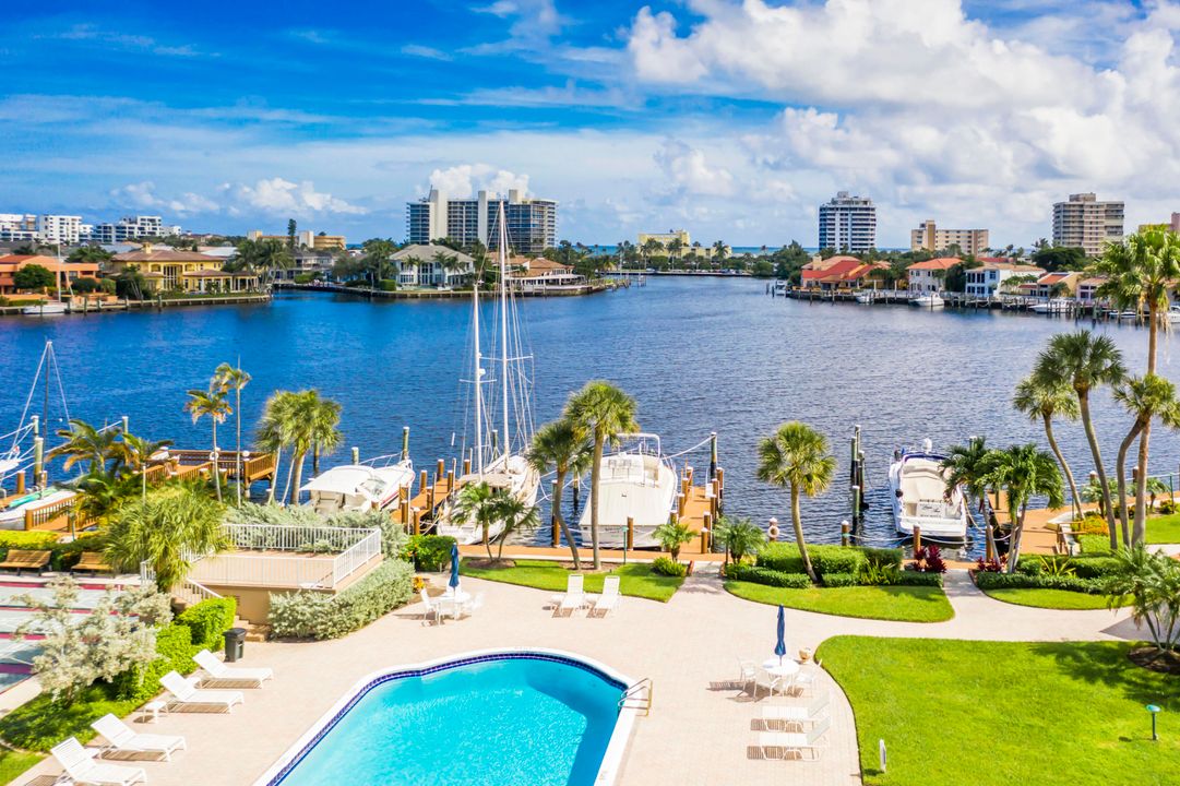 For Sale: $305,000 (2 beds, 2 baths, 1000 Square Feet)