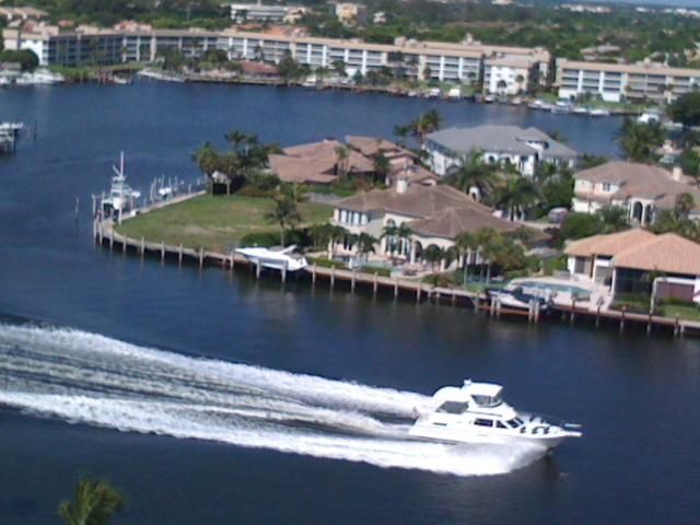 For Sale: $305,000 (2 beds, 2 baths, 1000 Square Feet)