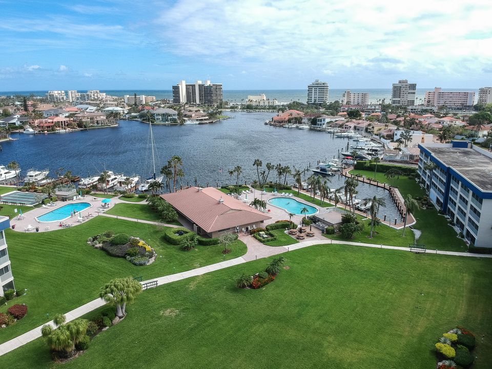 For Sale: $305,000 (2 beds, 2 baths, 1000 Square Feet)