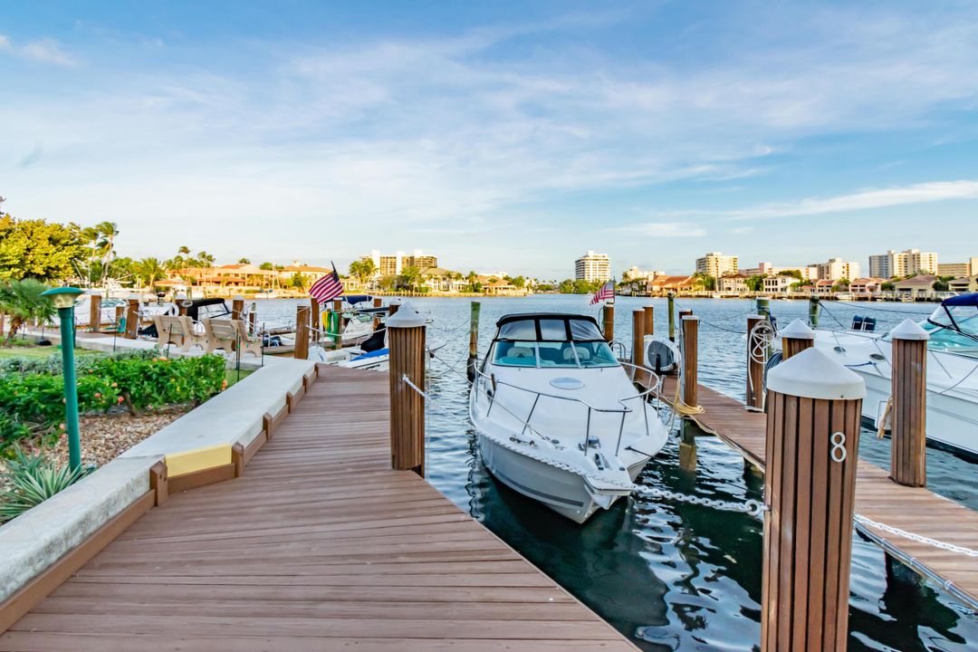 For Sale: $305,000 (2 beds, 2 baths, 1000 Square Feet)