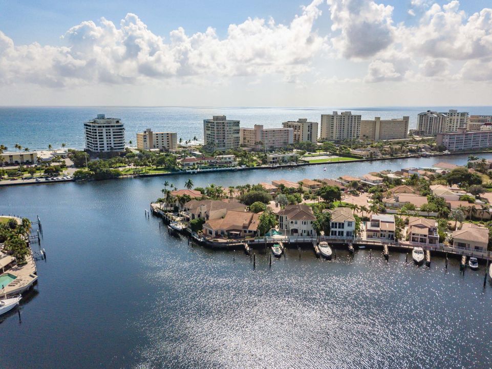 For Sale: $305,000 (2 beds, 2 baths, 1000 Square Feet)