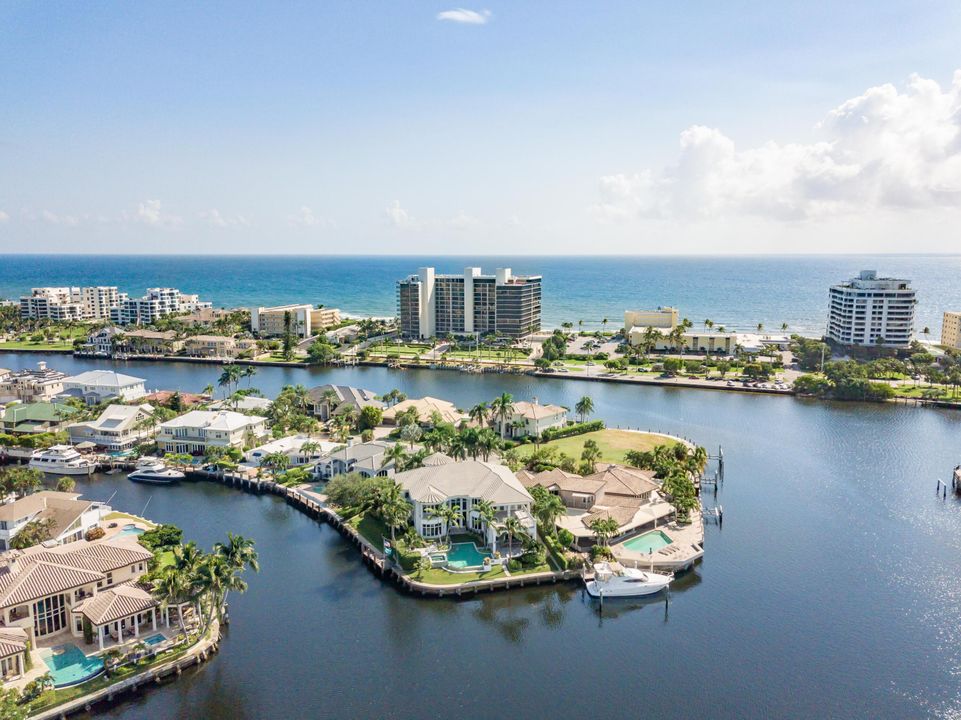 For Sale: $305,000 (2 beds, 2 baths, 1000 Square Feet)