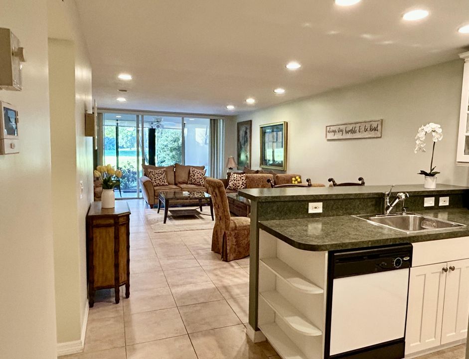 For Rent: $2,100 (2 beds, 2 baths, 1050 Square Feet)