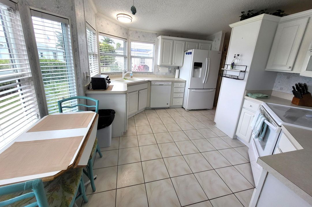 合同活跃: $219,900 (2 贝兹, 2 浴室, 1287 平方英尺)