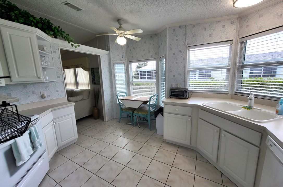 合同活跃: $219,900 (2 贝兹, 2 浴室, 1287 平方英尺)