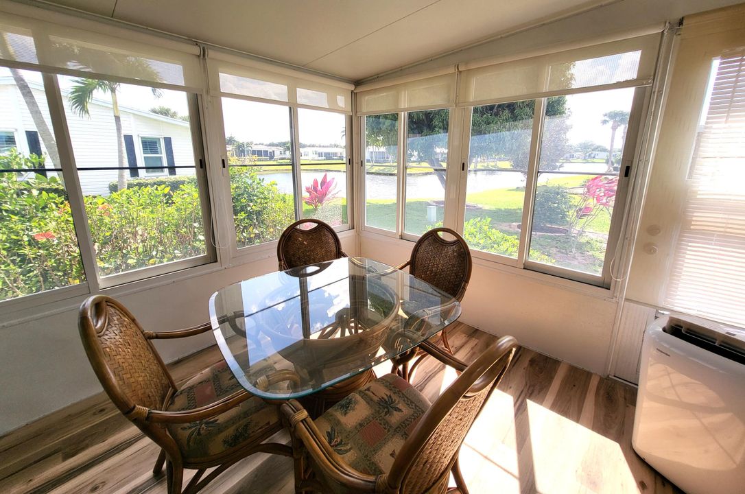 合同活跃: $219,900 (2 贝兹, 2 浴室, 1287 平方英尺)