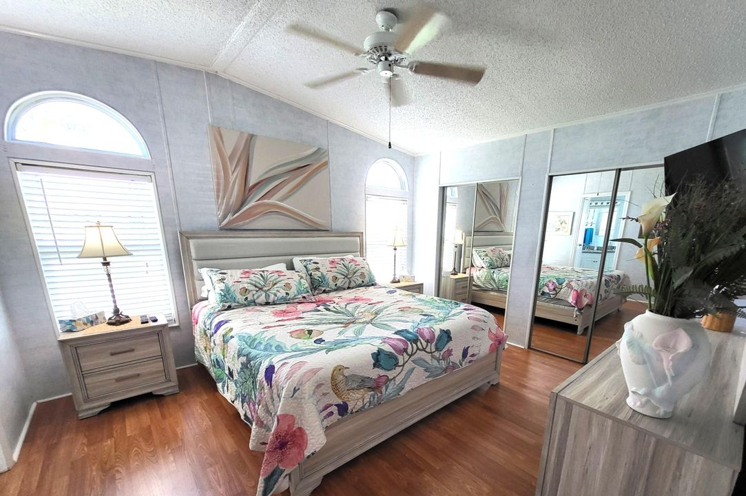 合同活跃: $219,900 (2 贝兹, 2 浴室, 1287 平方英尺)