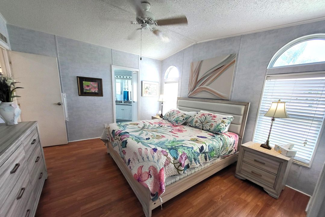 合同活跃: $219,900 (2 贝兹, 2 浴室, 1287 平方英尺)