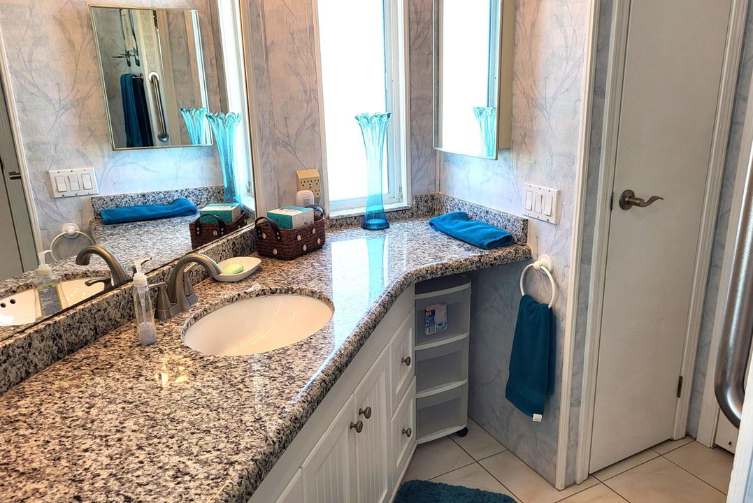 合同活跃: $219,900 (2 贝兹, 2 浴室, 1287 平方英尺)