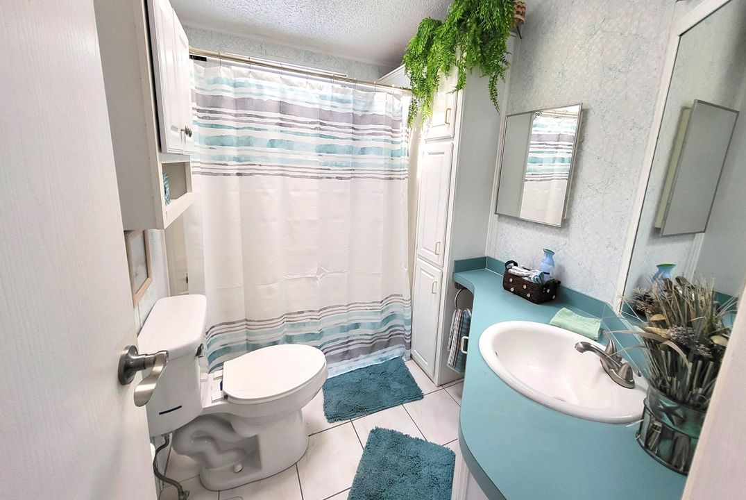 合同活跃: $219,900 (2 贝兹, 2 浴室, 1287 平方英尺)