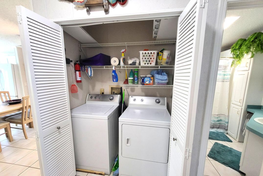 合同活跃: $219,900 (2 贝兹, 2 浴室, 1287 平方英尺)