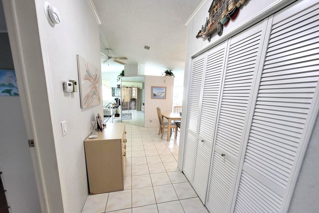 合同活跃: $219,900 (2 贝兹, 2 浴室, 1287 平方英尺)