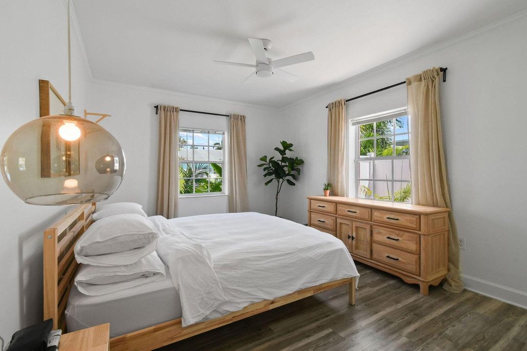 待售: $725,000 (2 贝兹, 2 浴室, 1160 平方英尺)