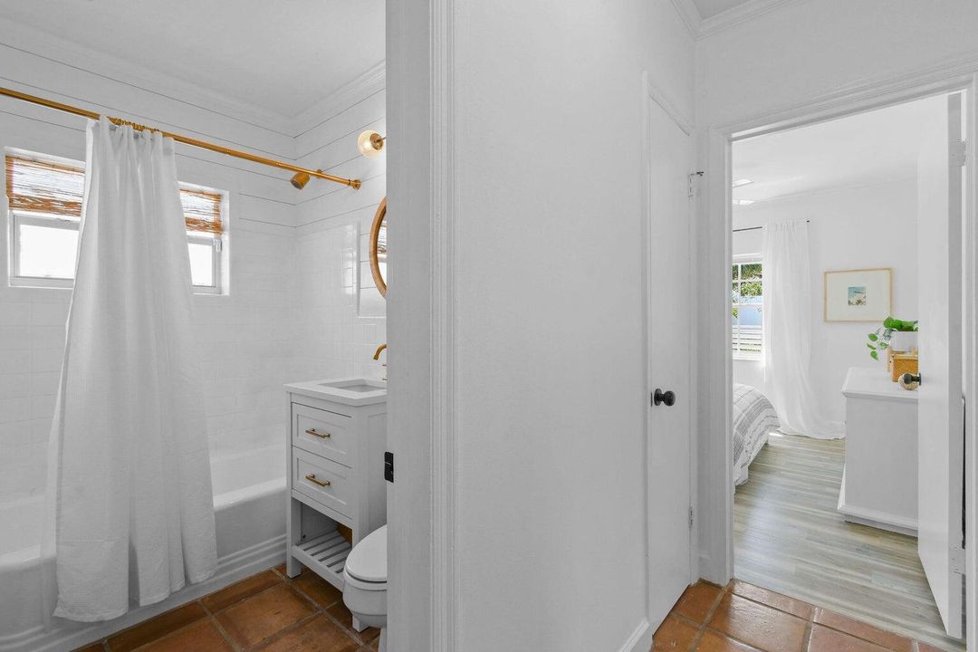 待售: $725,000 (2 贝兹, 2 浴室, 1160 平方英尺)