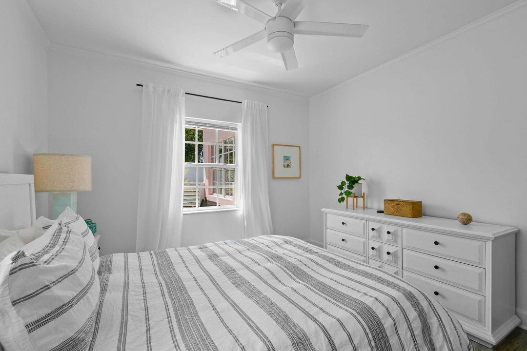 待售: $725,000 (2 贝兹, 2 浴室, 1160 平方英尺)