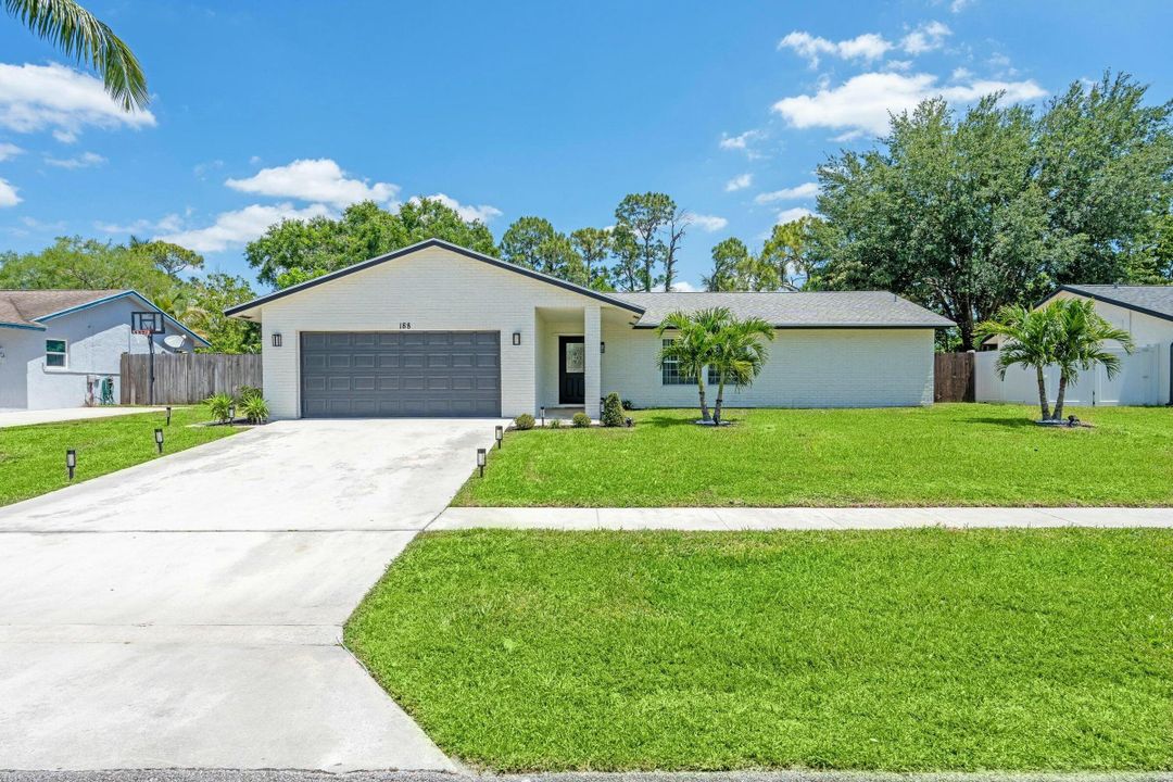 Active With Contract: $559,900 (3 beds, 2 baths, 1606 Square Feet)