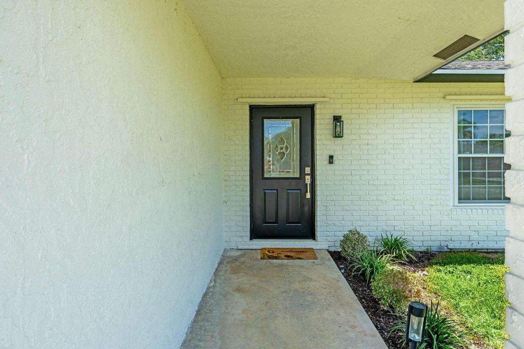 Active With Contract: $559,900 (3 beds, 2 baths, 1606 Square Feet)