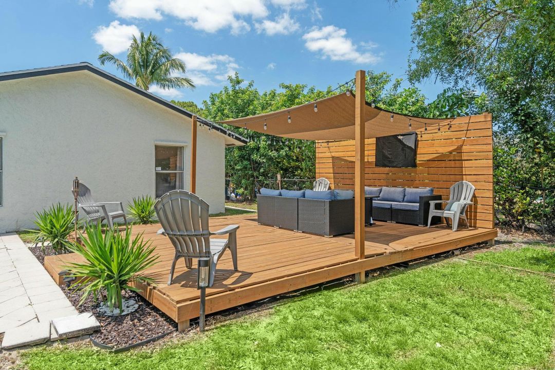 Active With Contract: $559,900 (3 beds, 2 baths, 1606 Square Feet)