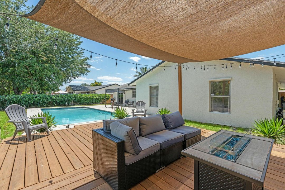 Active With Contract: $559,900 (3 beds, 2 baths, 1606 Square Feet)