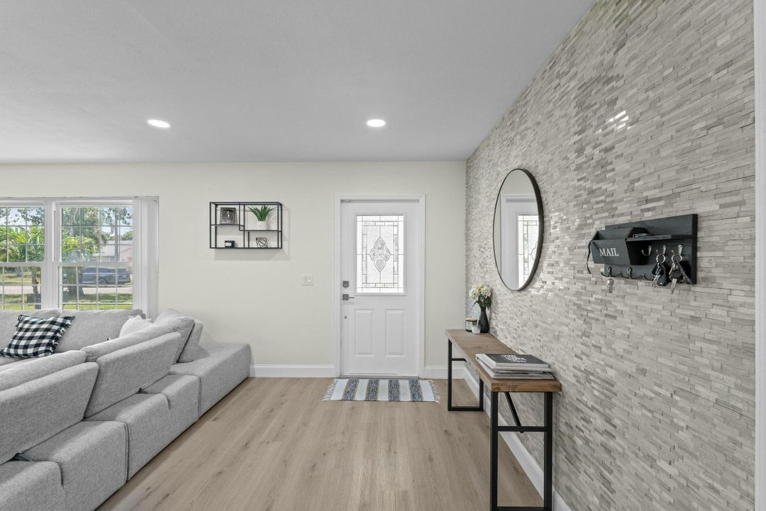 Active With Contract: $559,900 (3 beds, 2 baths, 1606 Square Feet)