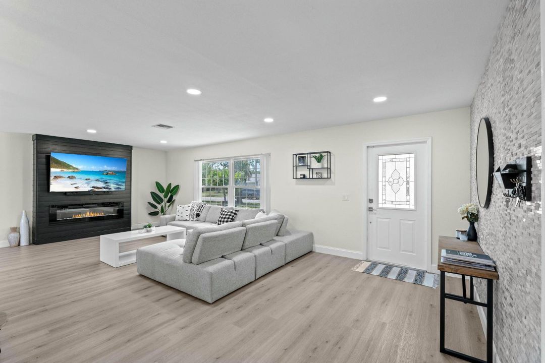 Active With Contract: $559,900 (3 beds, 2 baths, 1606 Square Feet)