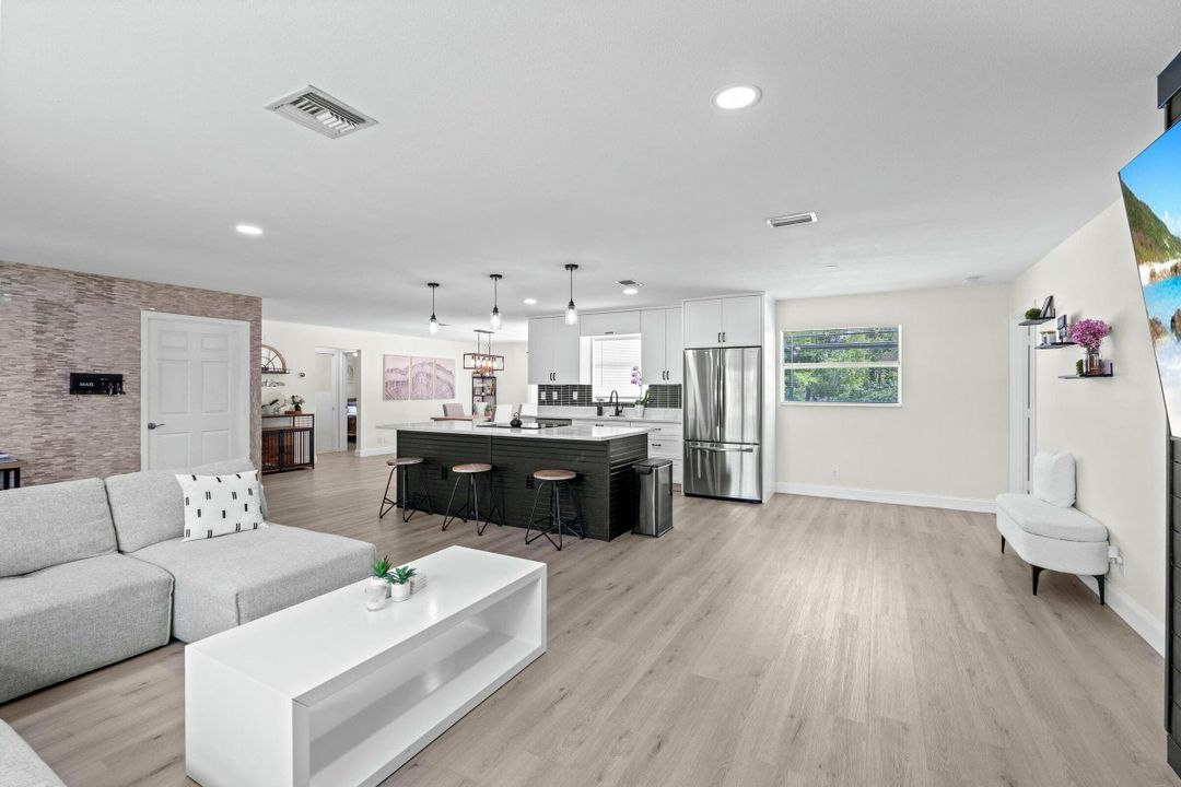 Active With Contract: $559,900 (3 beds, 2 baths, 1606 Square Feet)