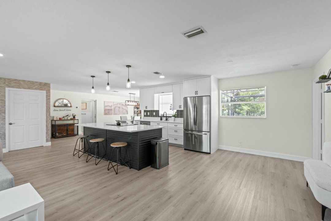 Active With Contract: $559,900 (3 beds, 2 baths, 1606 Square Feet)