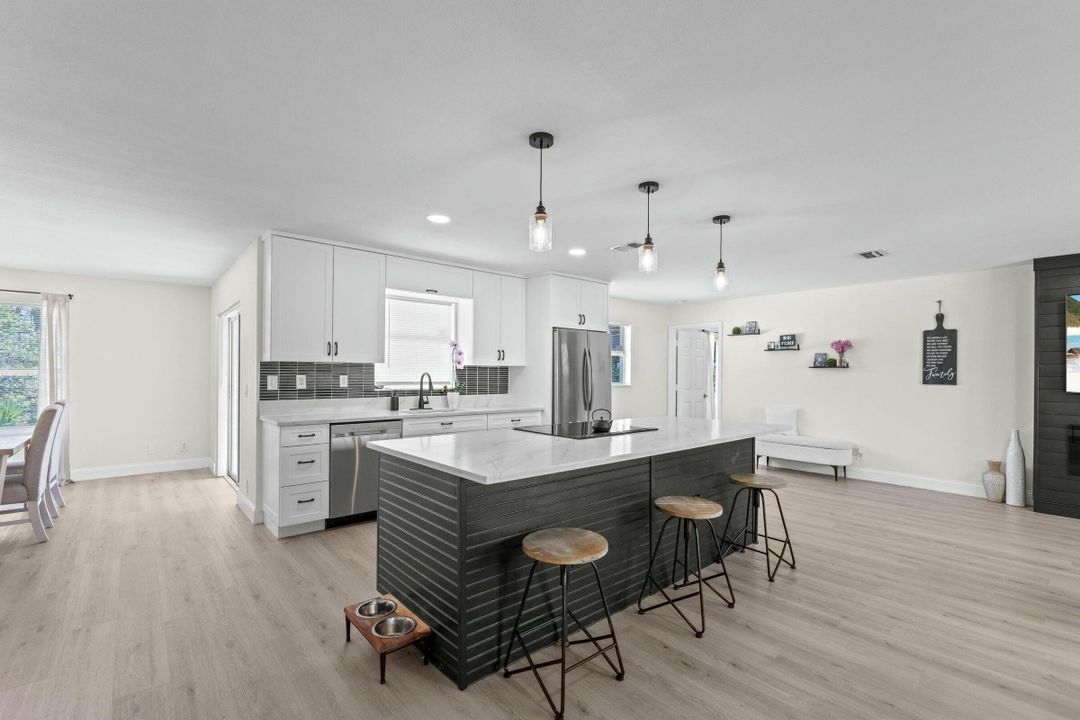 Active With Contract: $559,900 (3 beds, 2 baths, 1606 Square Feet)