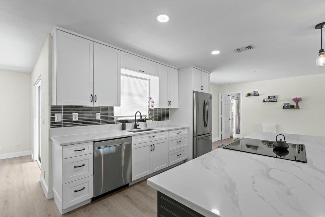 Active With Contract: $559,900 (3 beds, 2 baths, 1606 Square Feet)