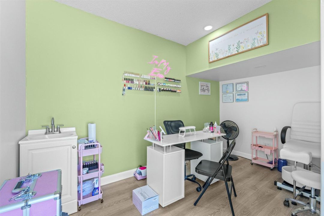 Active With Contract: $559,900 (3 beds, 2 baths, 1606 Square Feet)