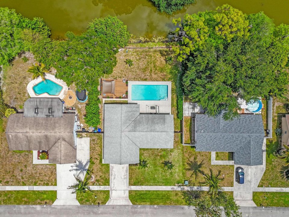 Active With Contract: $559,900 (3 beds, 2 baths, 1606 Square Feet)