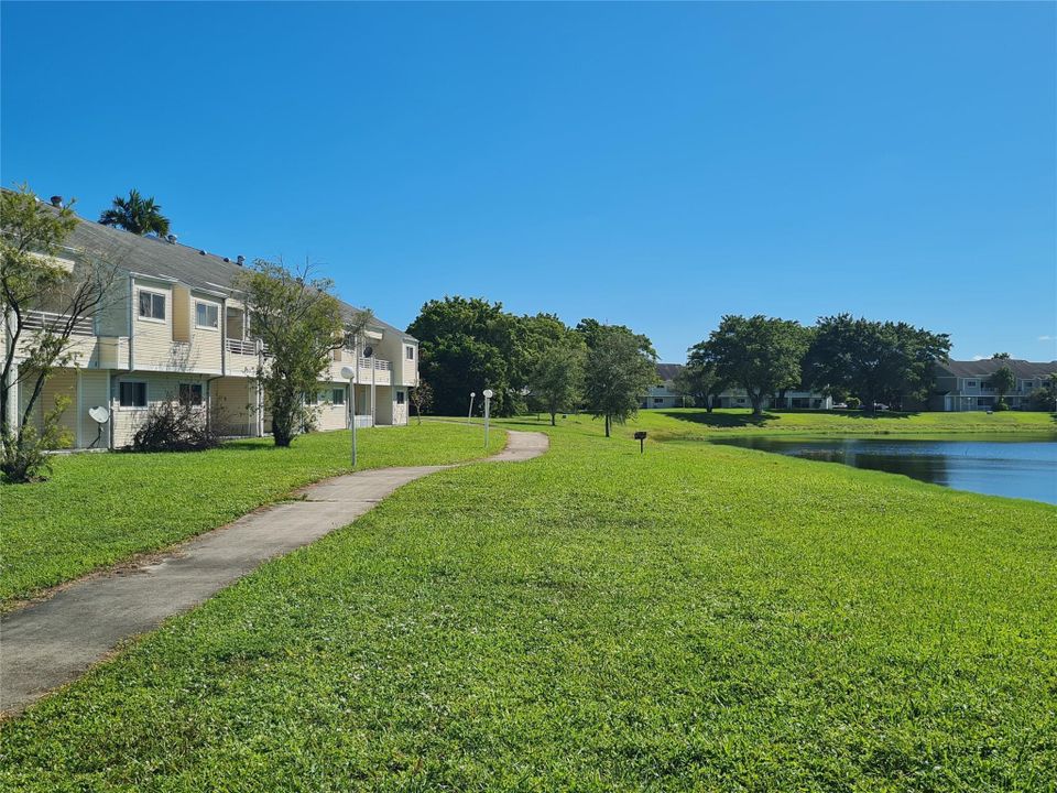 For Rent: $1,690 (1 beds, 1 baths, 802 Square Feet)