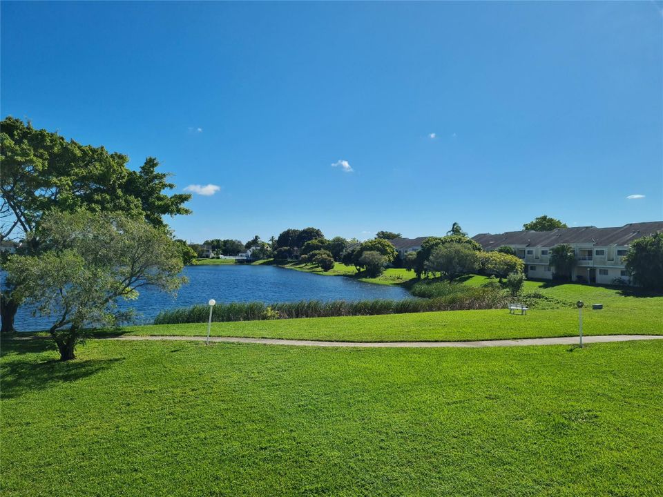 For Rent: $1,690 (1 beds, 1 baths, 802 Square Feet)