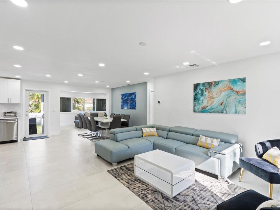 Recently Rented: $5,999 (4 beds, 3 baths, 1348 Square Feet)