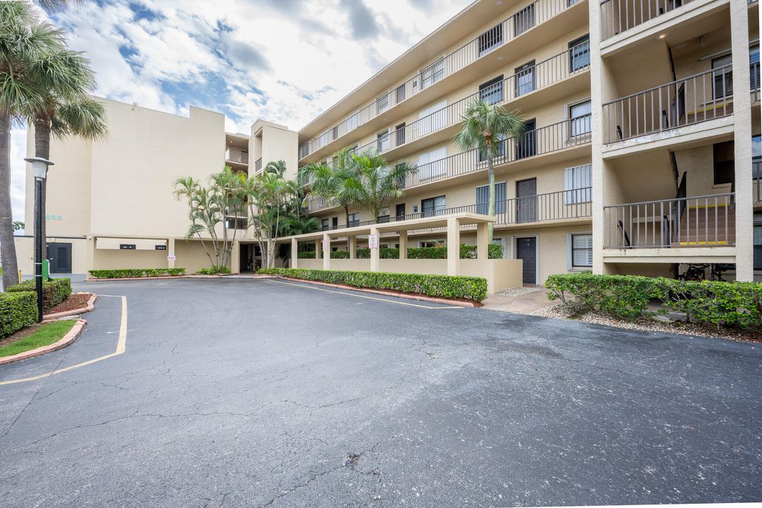 For Sale: $399,900 (2 beds, 2 baths, 1025 Square Feet)