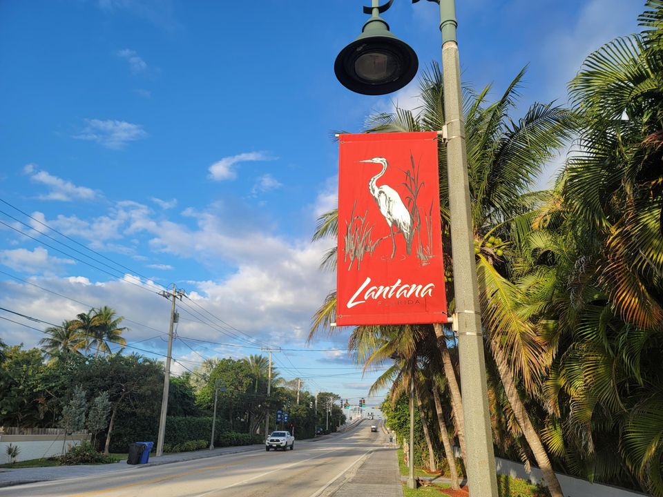 For Sale: $399,900 (2 beds, 2 baths, 1025 Square Feet)