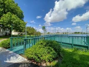 For Rent: $1,690 (1 beds, 1 baths, 802 Square Feet)