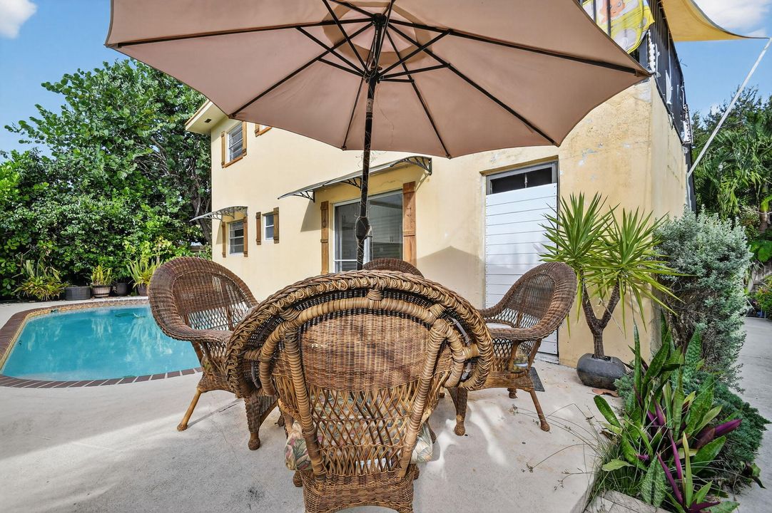 Recently Rented: $2,125 (2 beds, 1 baths, 945 Square Feet)