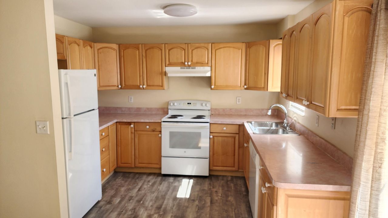 For Sale: $279,500 (2 beds, 2 baths, 1026 Square Feet)