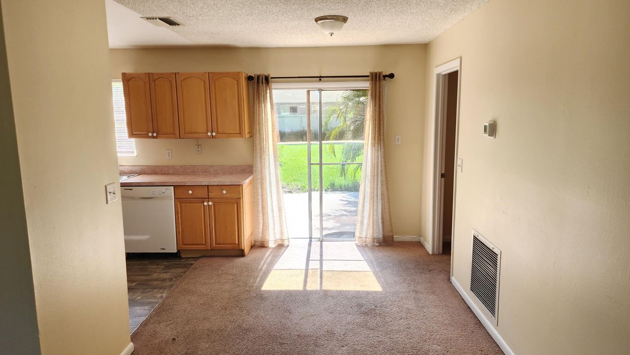 For Sale: $279,500 (2 beds, 2 baths, 1026 Square Feet)