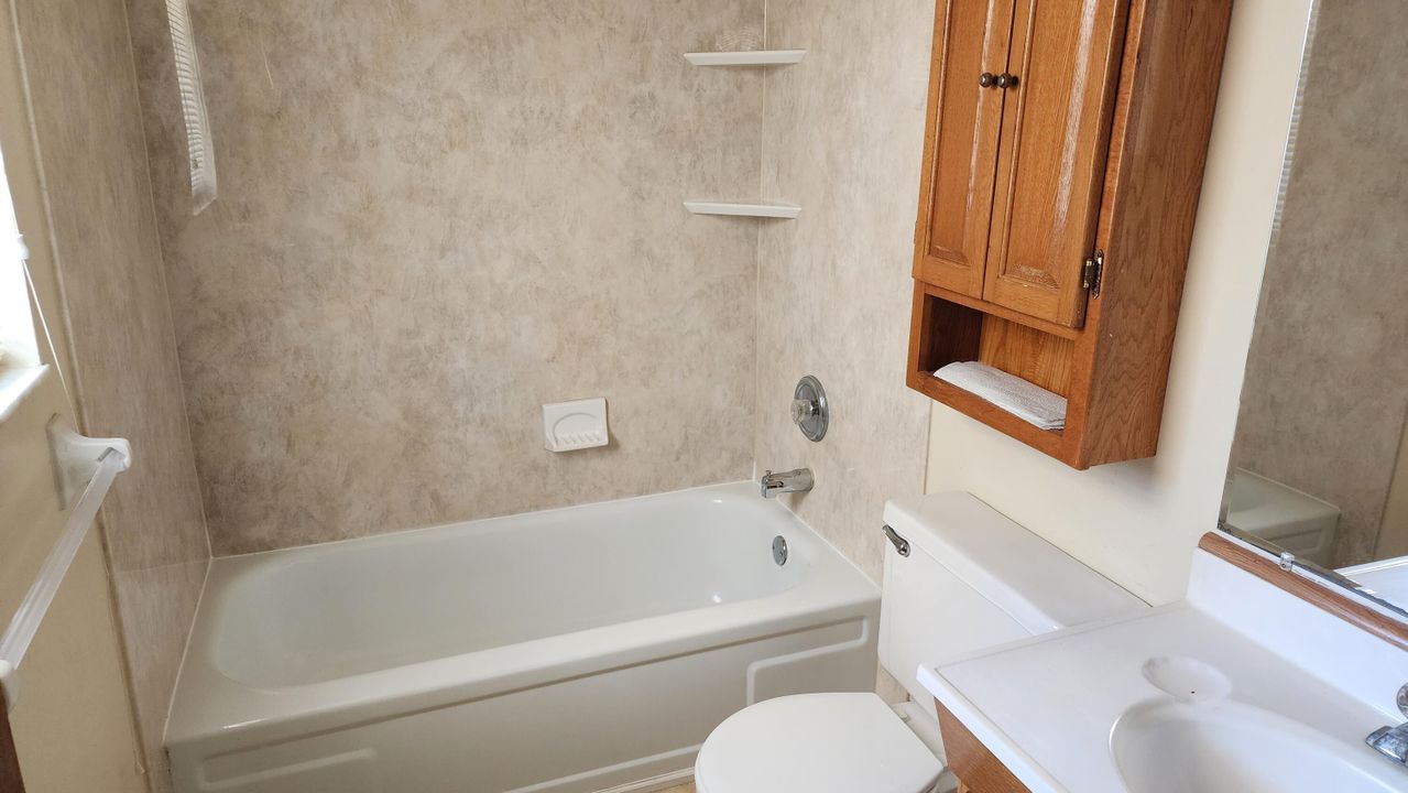 For Sale: $279,500 (2 beds, 2 baths, 1026 Square Feet)